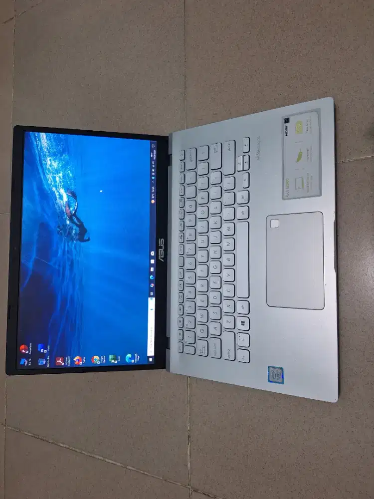 Bismillah di jual laptop asus vivobook slim core i3 siap pakai