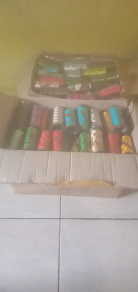 Di jual benang bordir kurang lebih 350 klos harga 9000