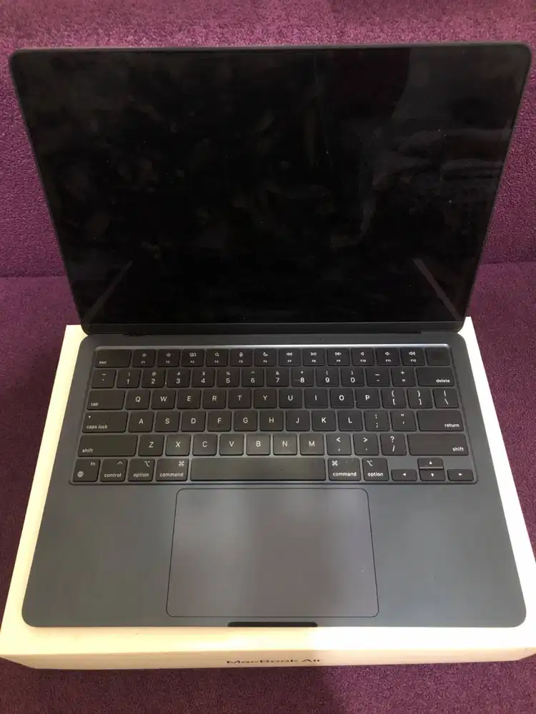 MacBook Air M2 2022 16/256 Like New Garansi iBox desember 2026