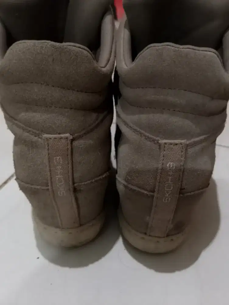 Sepatu wanita SKCH
Nomer 40 Sol keliling kuat