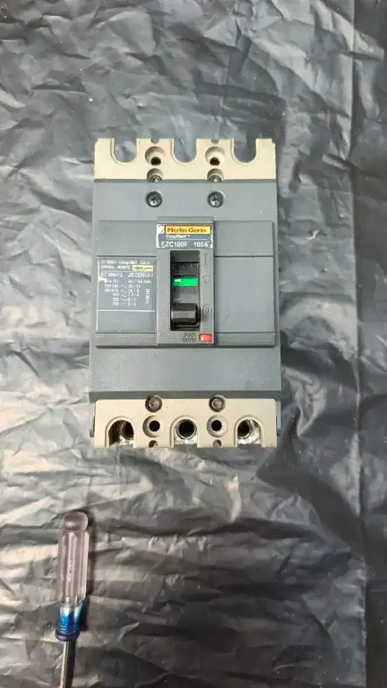 MCCB Merlin grin 100Amper 3phase