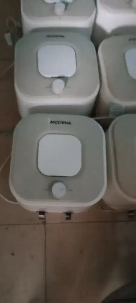 Water heater merek modena yg 10 liter ko dg isi masi panas