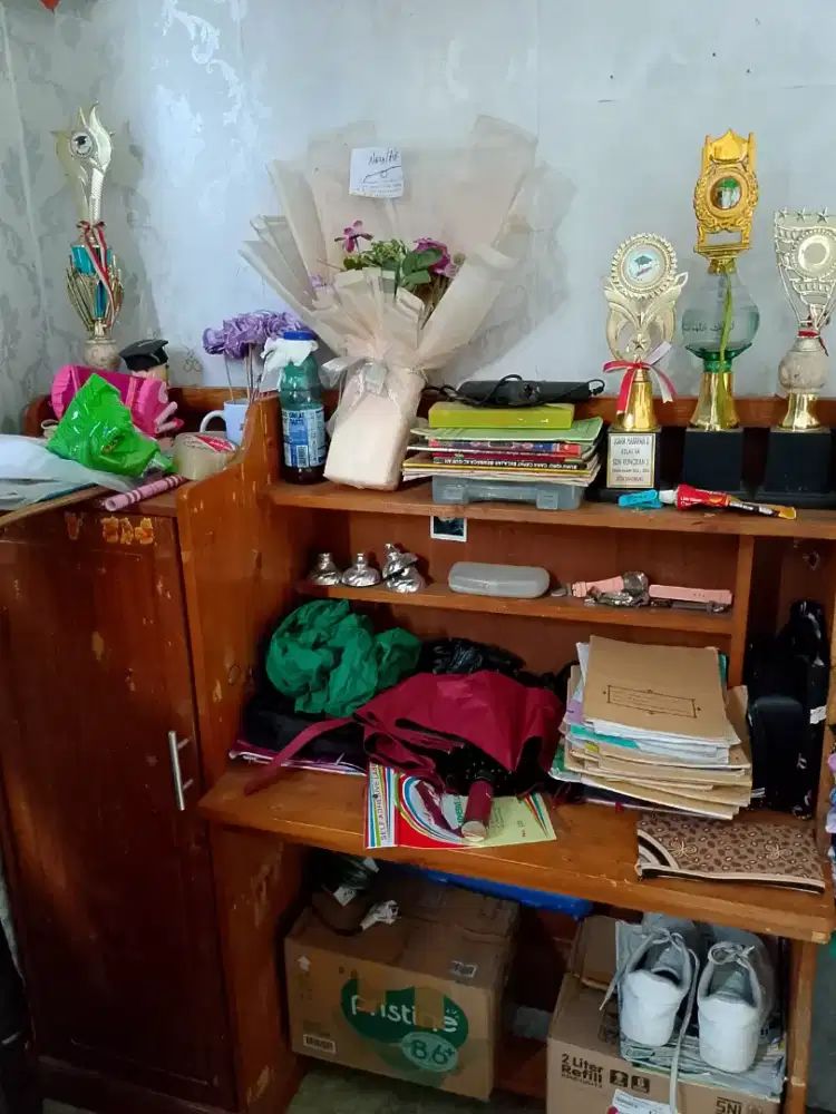 sofa goyang dan meja belajar