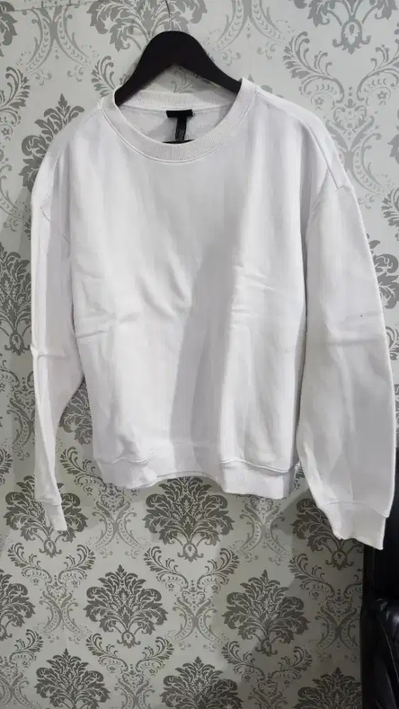 H & M  ukuran M