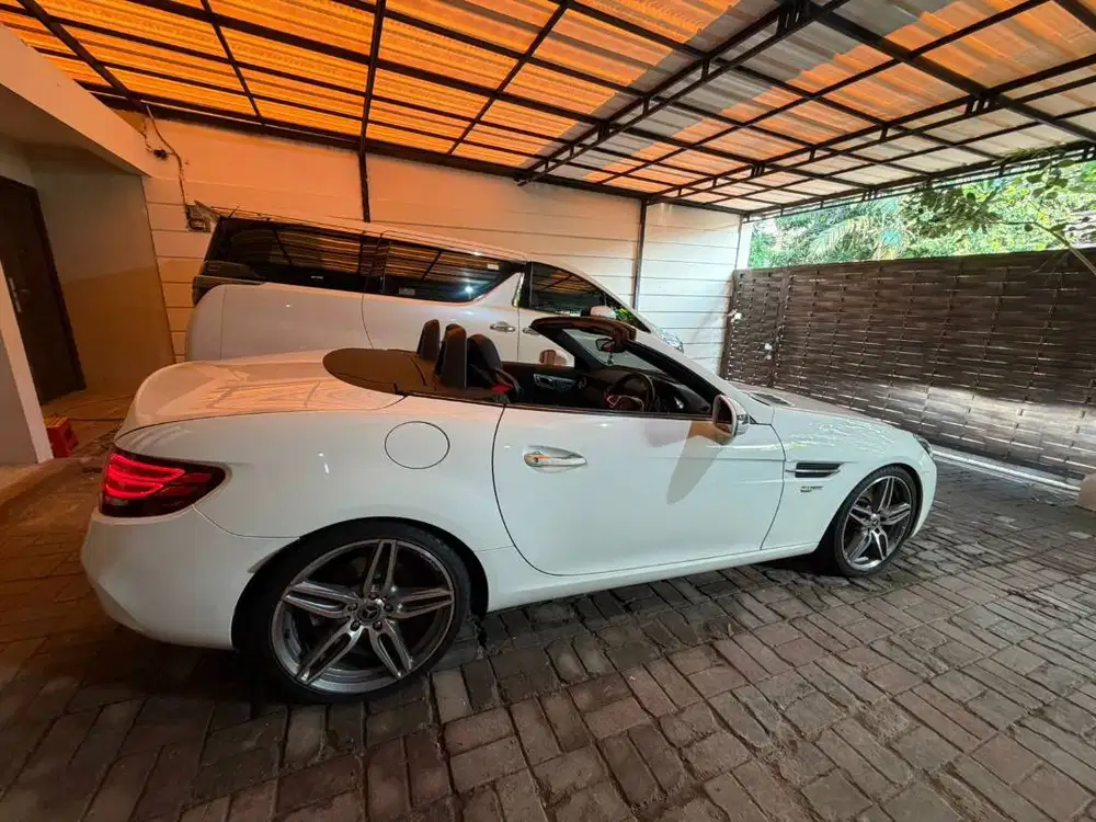 MERCEDES-BENZ SLC 300
