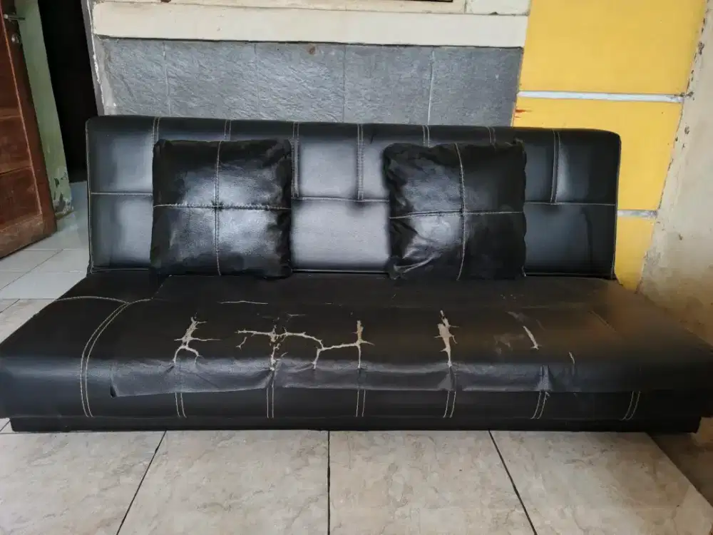 Di jual sofa hitam