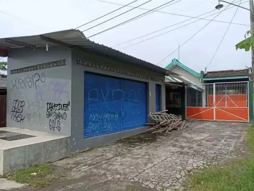Dijual Rumah Asri Pinggir Aspal dengan Kios Area Mlati, Sleman