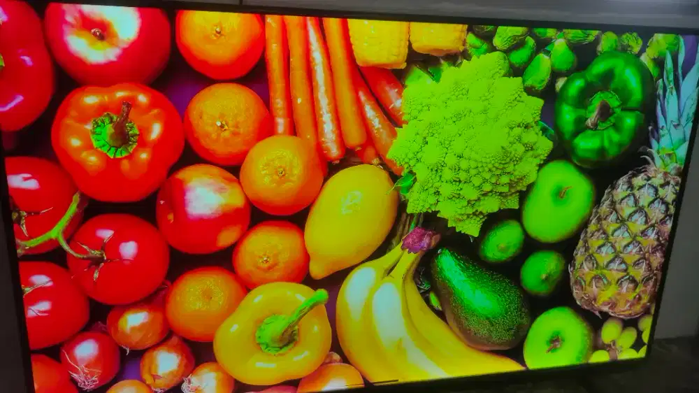 Smart tv Samsung Qled frame 65 minus tompel bagian paling bawah