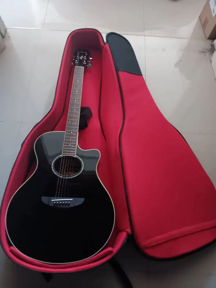 Gitar apx600 like new blm dipake samasekali cuma koleksi