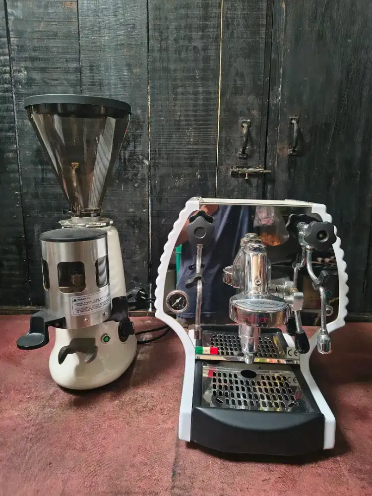 Sepaket Mesin Espresso & Grinder