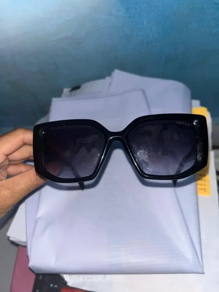 Jual kaca mata merek PRADA MADE IN ITALY (€