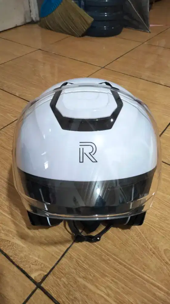 Helm R-Six Putih