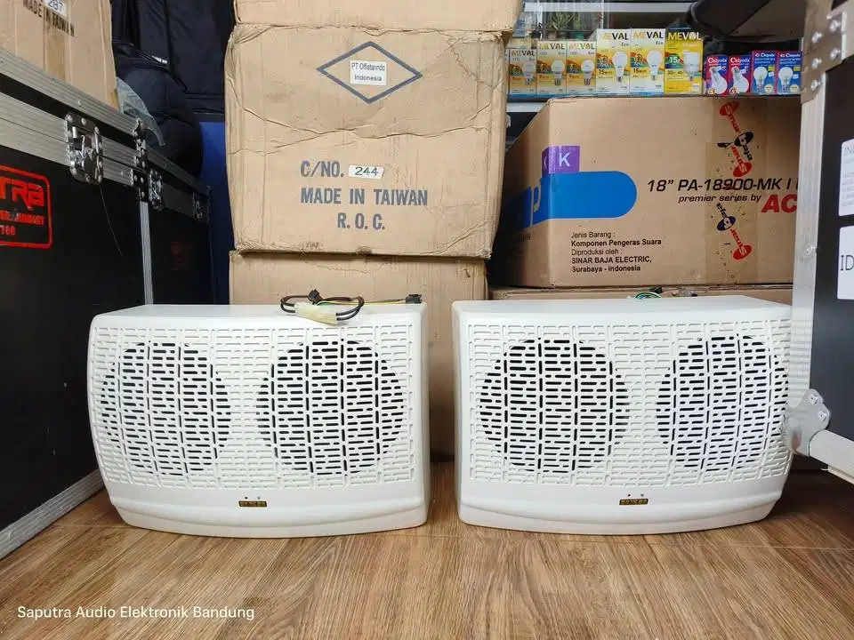 Wall Speaker aktif merek bxb made in taiwan barang baru stok lama.