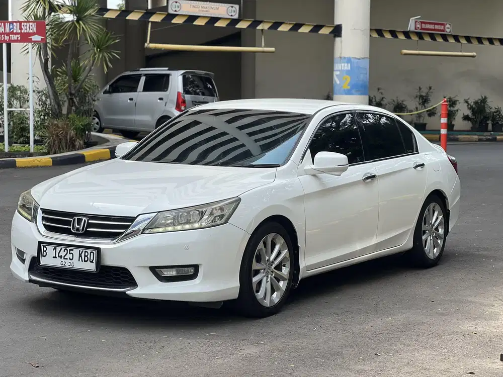 LOW KM HONDA ACCORD VTIL 2013