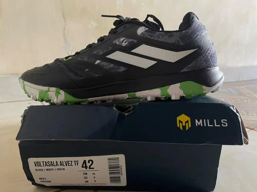 Sepatu futsal dan Mini Soccer
