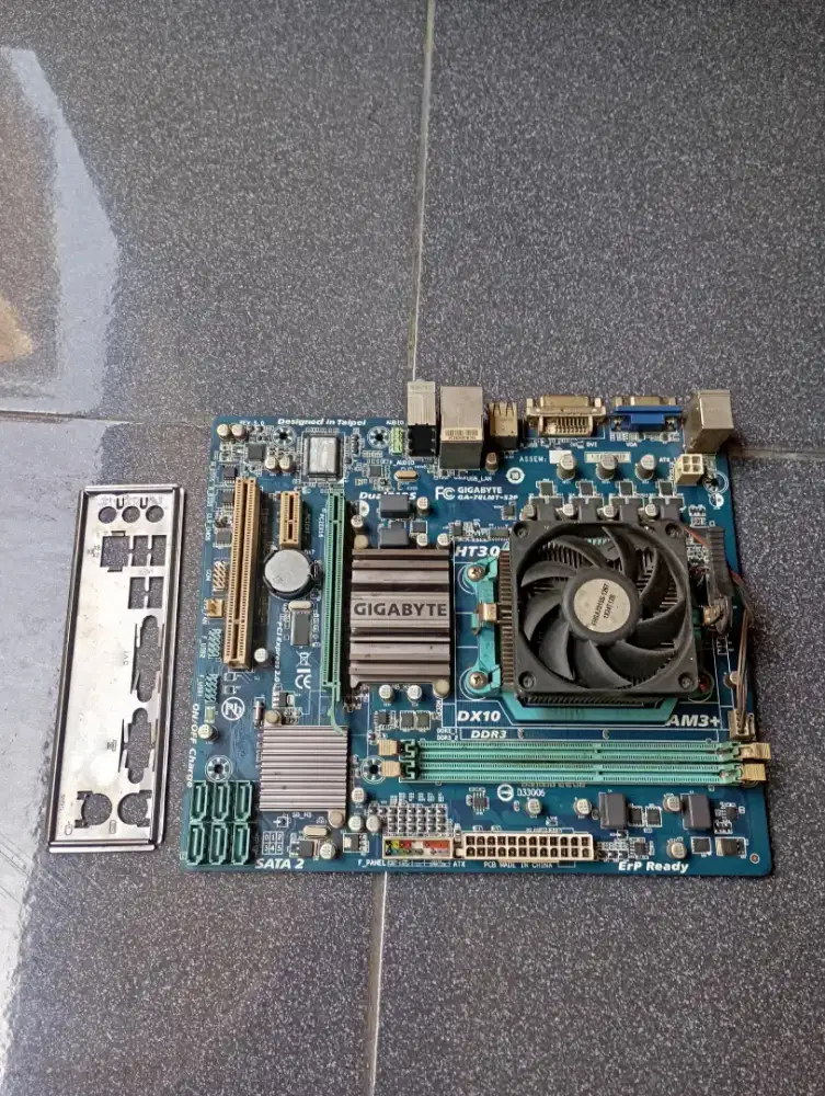 Motherboard mobo Gigabyte + Prosesor FX 4300