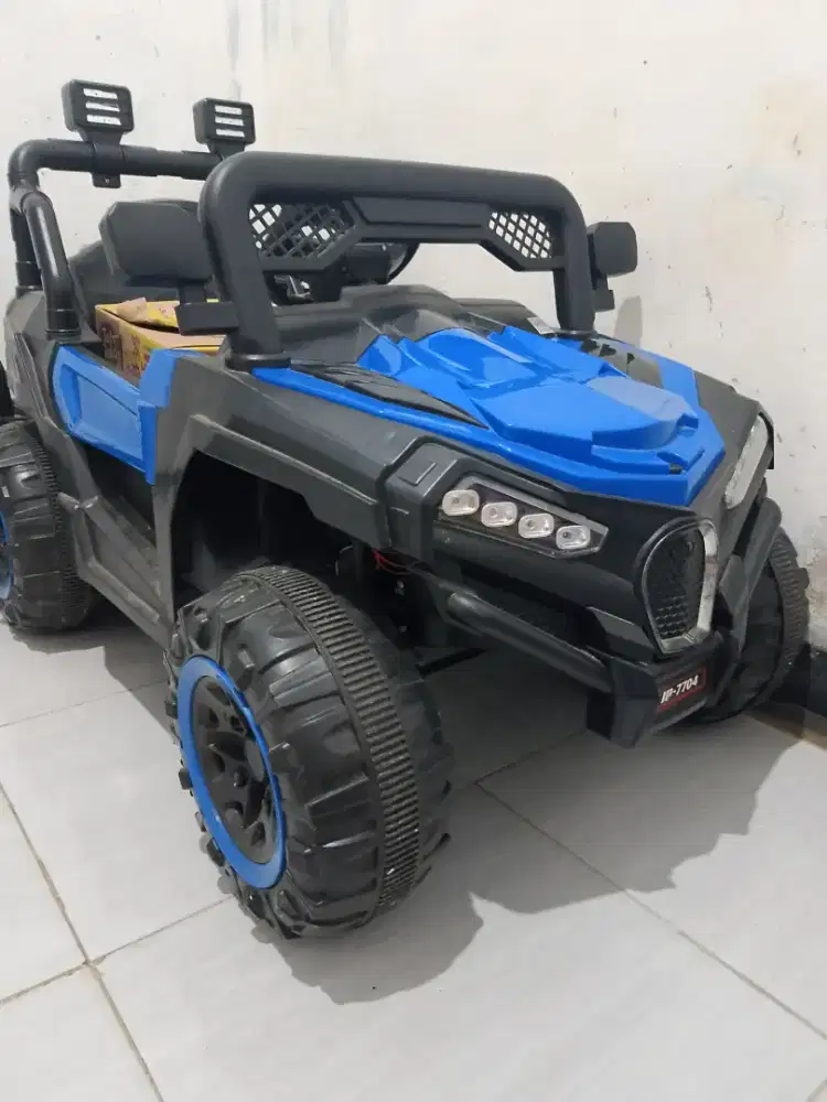 Mainan mobil aki