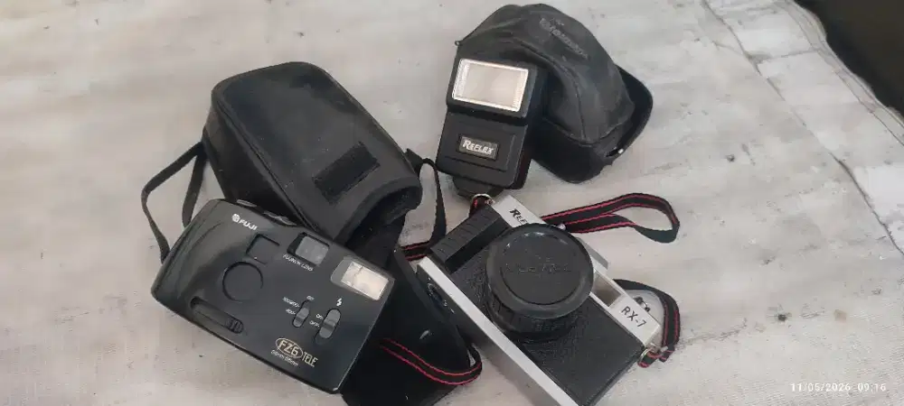 Kamera jadul merk Reflex RX -7 dan Fuji FZ-6