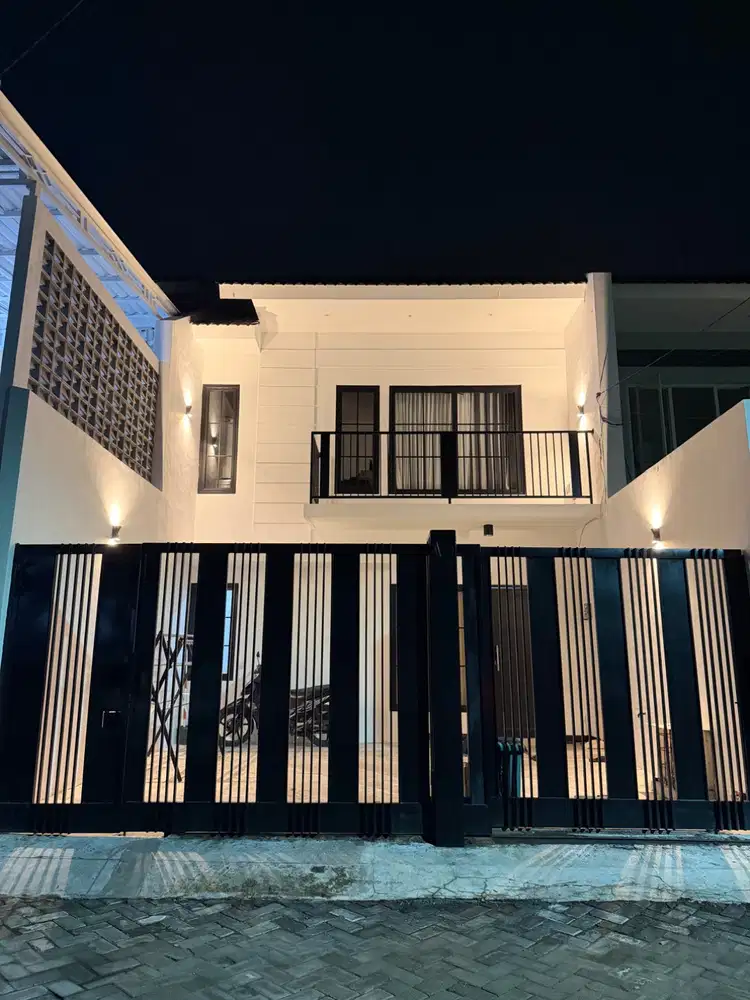 Dijual Rumah Mewah Minimalis American Classic Surabaya