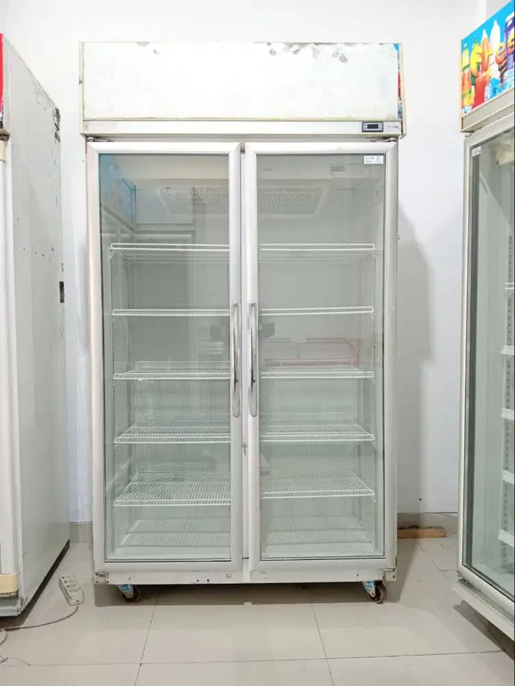 showcase bekas murah GEA 1000L normal siap pakai