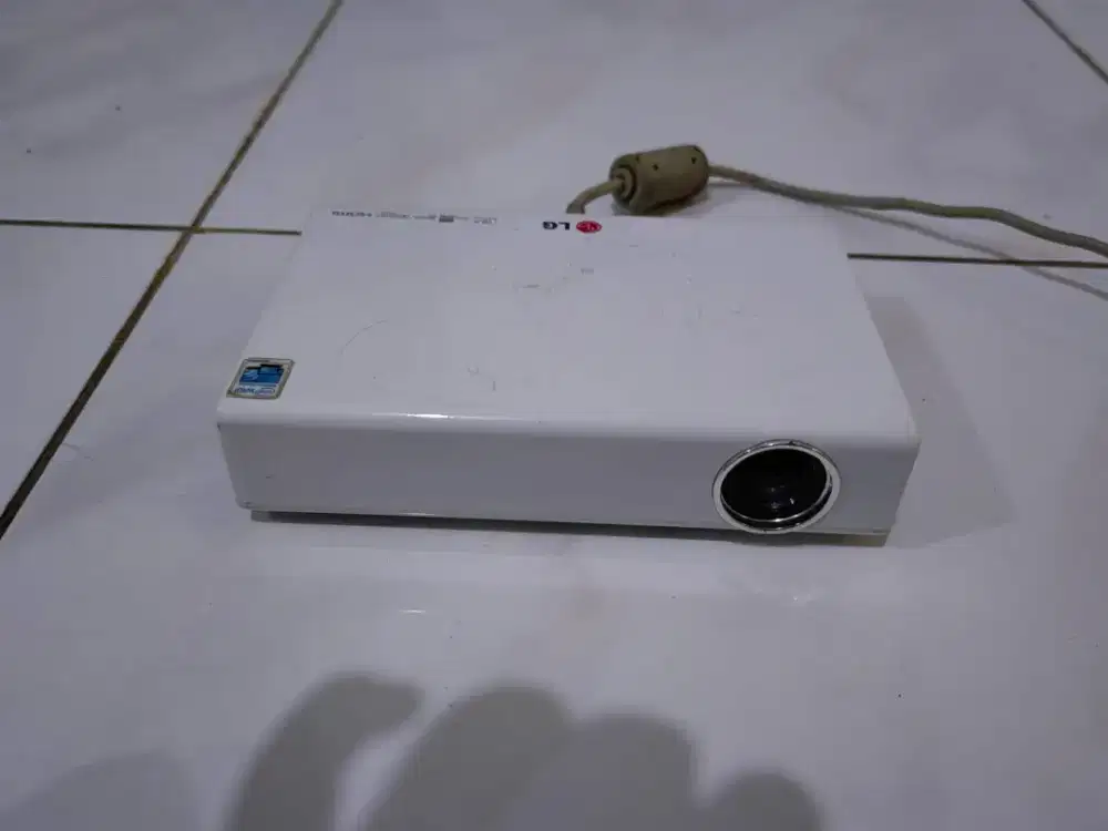 Proyektor LG. Bentuk mungil, hasil maksimal