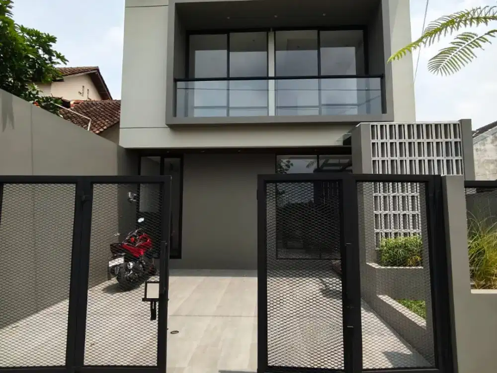 DIJUAL RUMAH 2 LANTAI  KONTEMPORER MODERN DEKAT TENGKLENG GAJAH DAN SOP PAK BAYU JAKAL KM 9,5