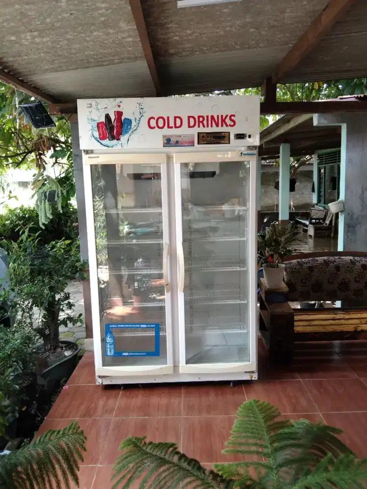 Showcase dua pintu 1000 liter