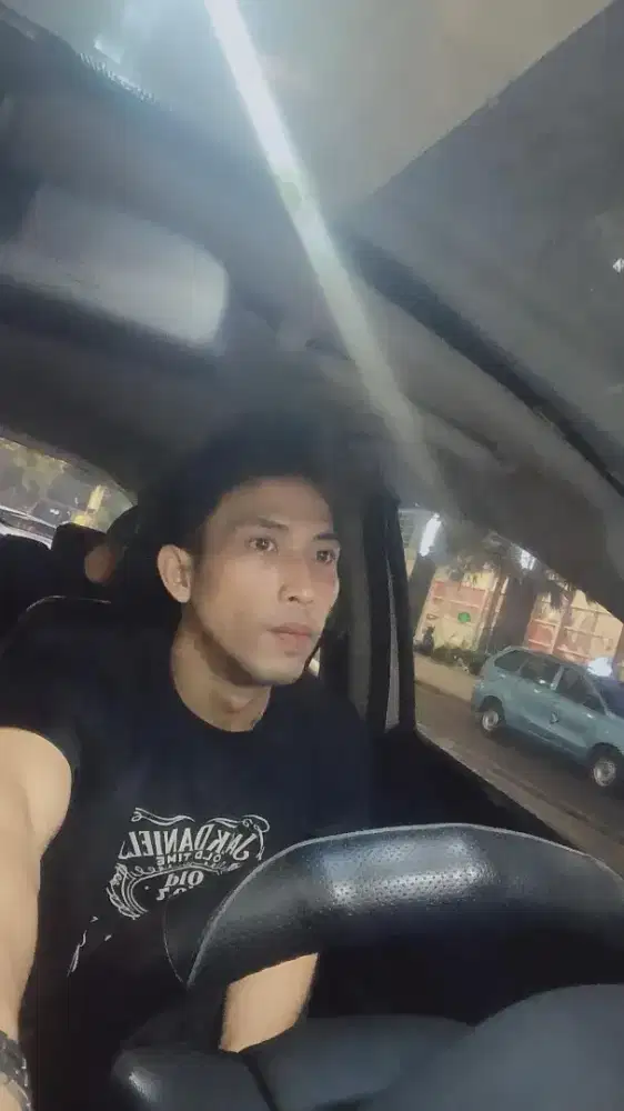 Barang kali ada yg butuh tenaga saya siap bekerja ..
