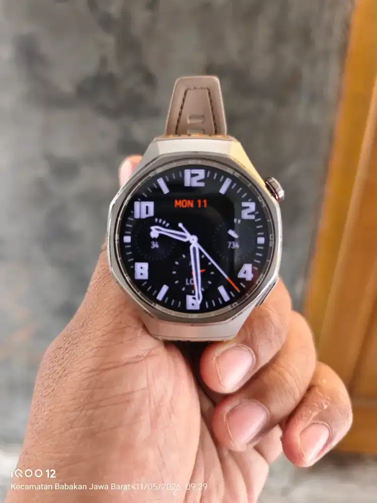 Huawei watch gt 6 pro brown second