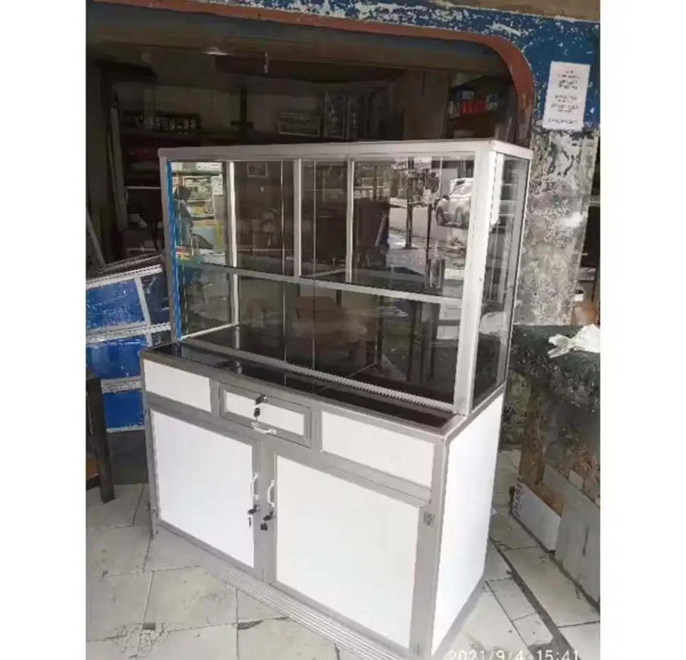 Di Jual Etalase Bekas uk 120cm