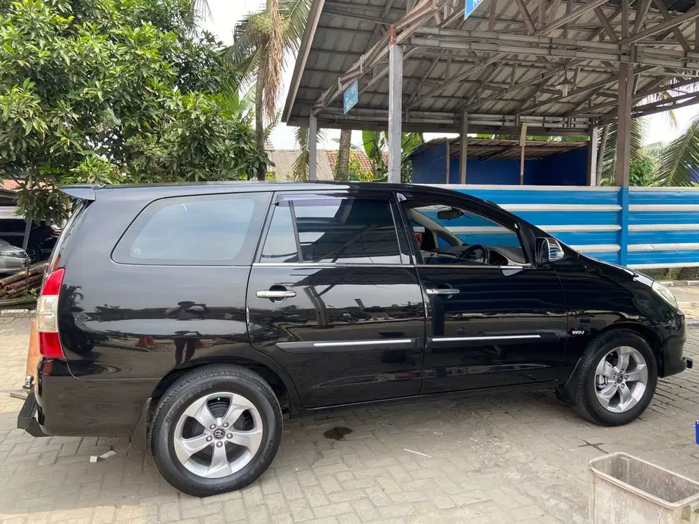 Toyota Kijang Innova 2010 Bensin