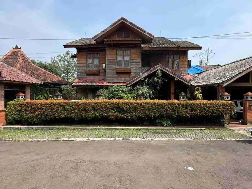 Rumah Dengan Nuansa Villa Dalam Komplek Cinere