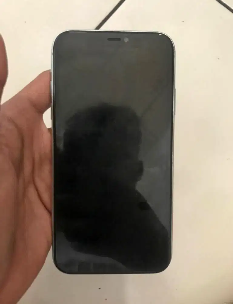 iphone 11 64gb bypasss seperti di pic batangan