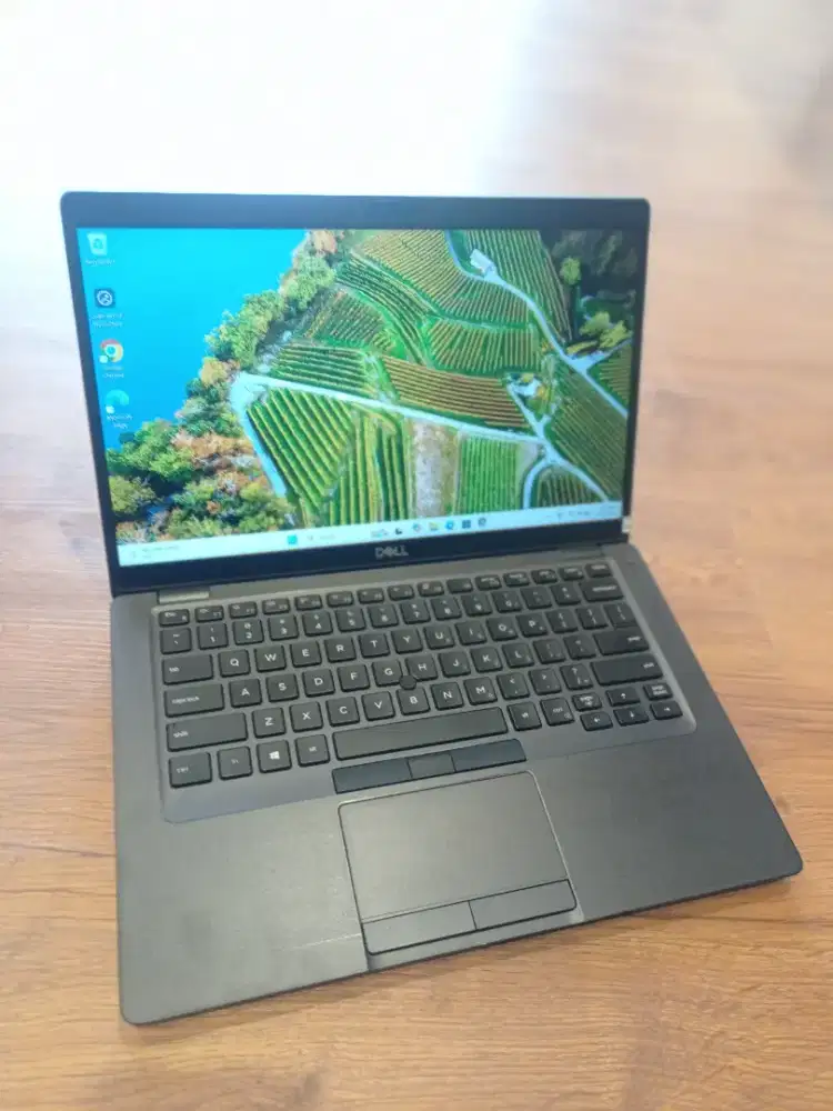 Dell latitude 5401 i7 gen 9 ram 8 ssd 256 bagus  toucreen dan backlit.