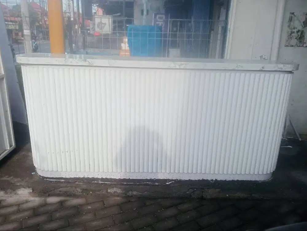 Meja bar atau meja kasir