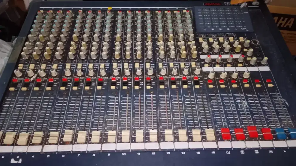 Mixer, Gitar, Mic Condenser Behringer