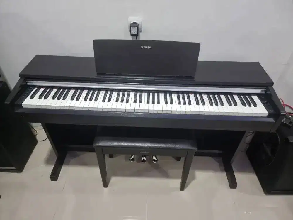 Butuh uang dijual cepat piano 11.000.000 nego
