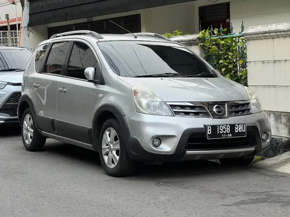 Grand livina x gear matic 2011 low km asli pake 2012