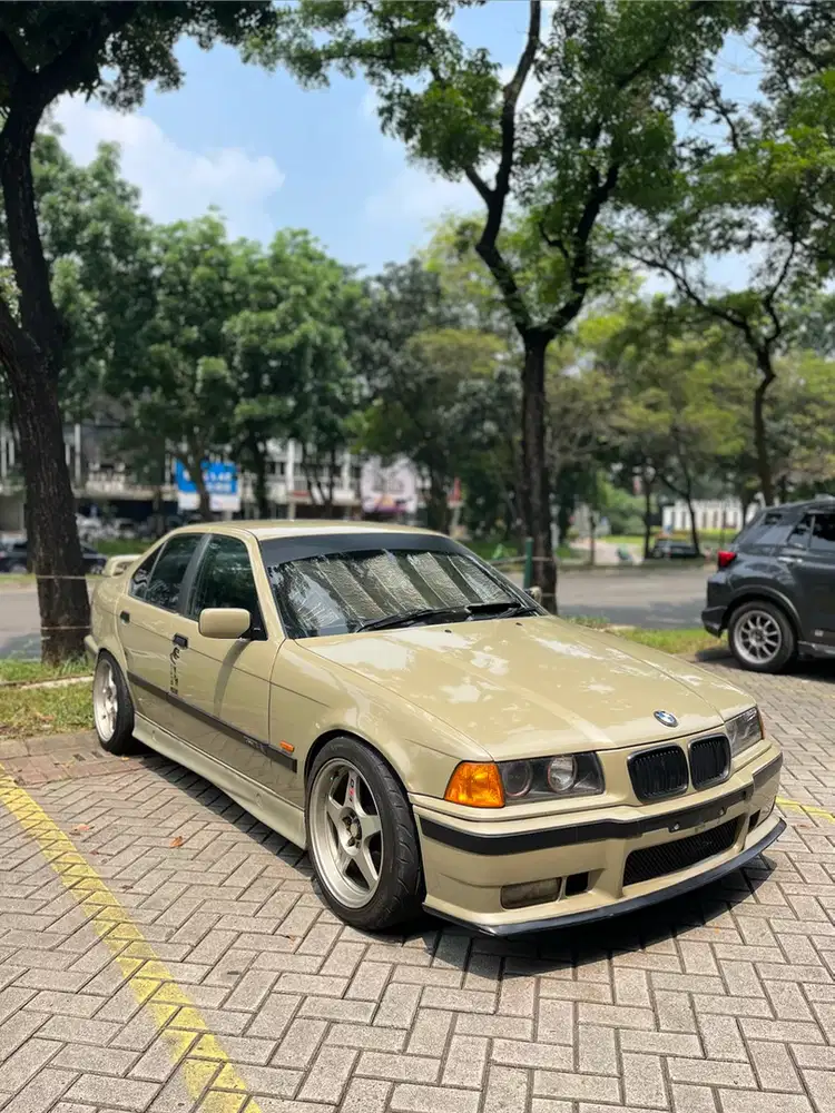 BMW 318i 1997 Bensin
