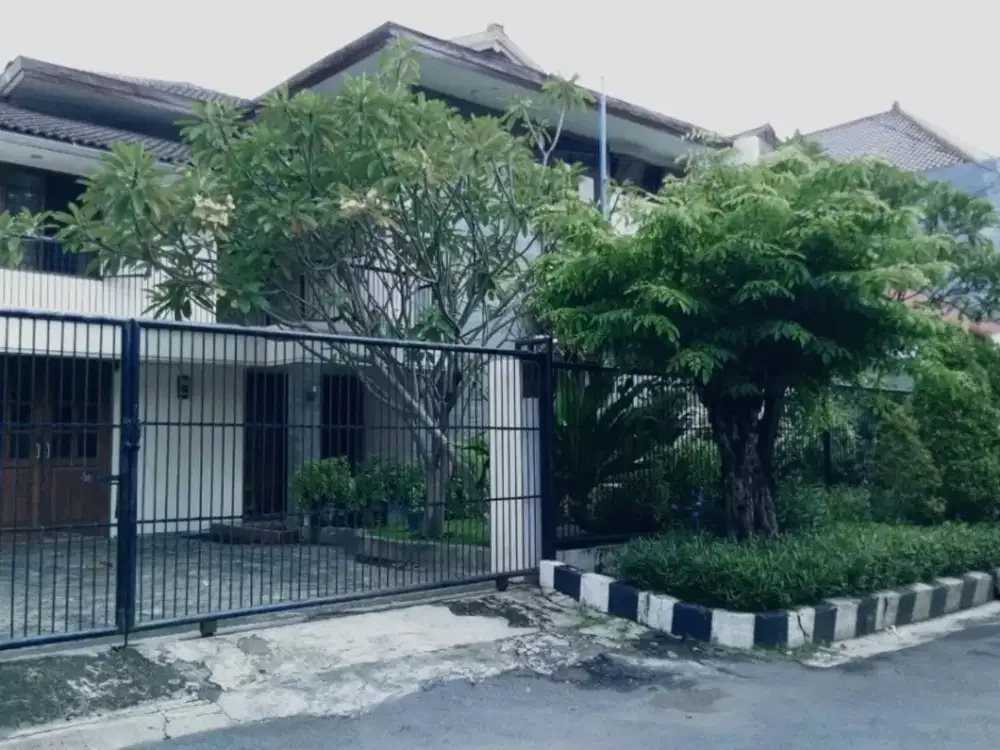 Dijual Rumah Mewah 2 Lantai di Komplek Margorejo Indah, Luas dan Elegan - Dekat Akses Tol Waru