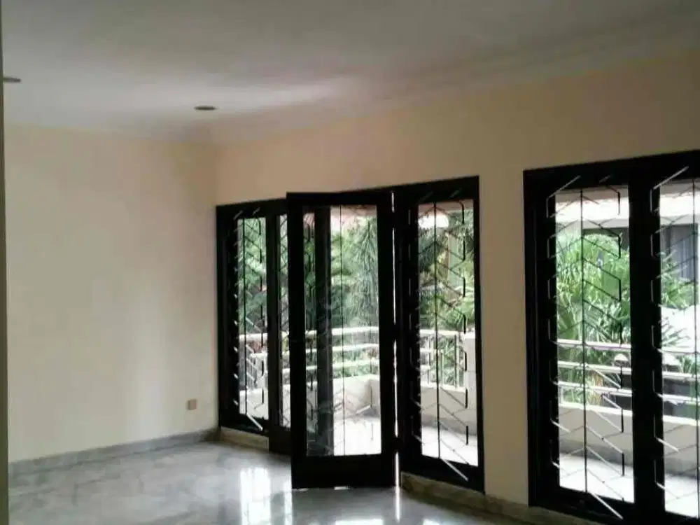 Jual rumah cantik taman kedoya permai