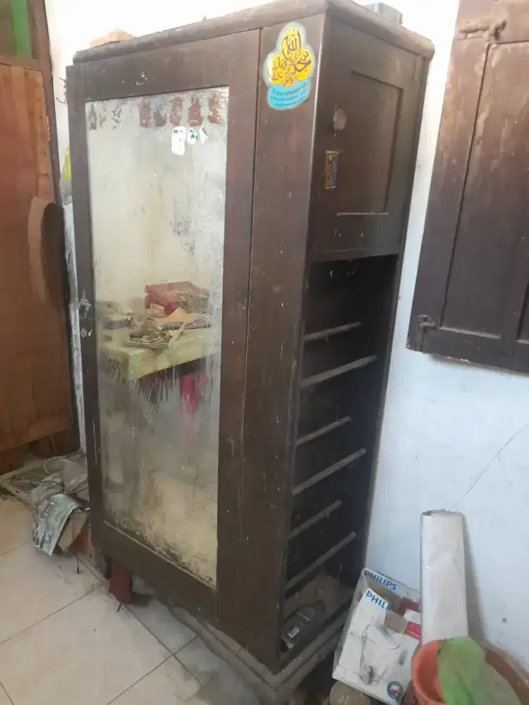 Dijual almari jati retro antik ukuran 1.00x2.00 meter
