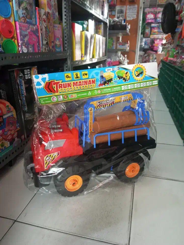 Mainan anak truk crane kayu
