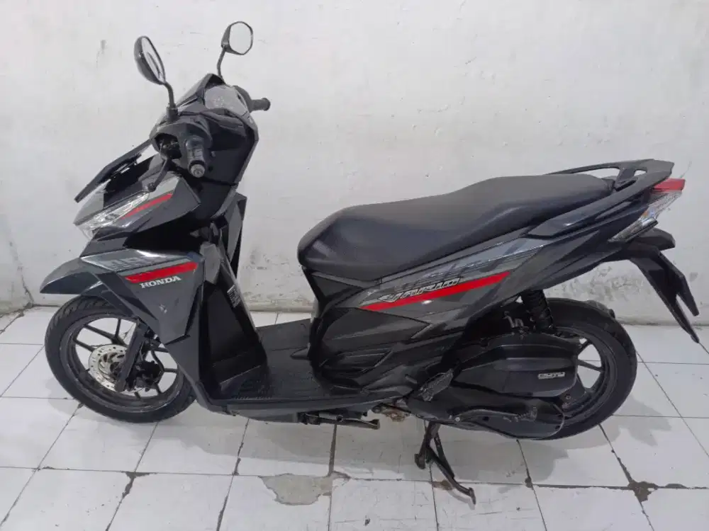Vario 125 thn 2017 hitam