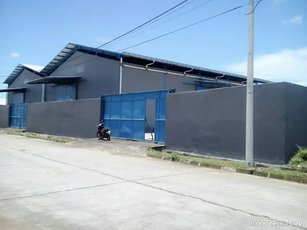 DI SEWAKAN GUDANG PARANGLOE