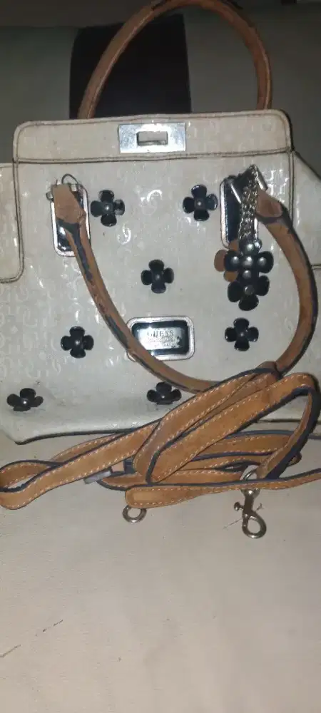 Tas pesta Guess ori