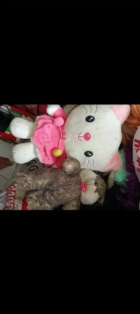 Dijual Borongan 2 Boneka dan 1 bantal strawberry.