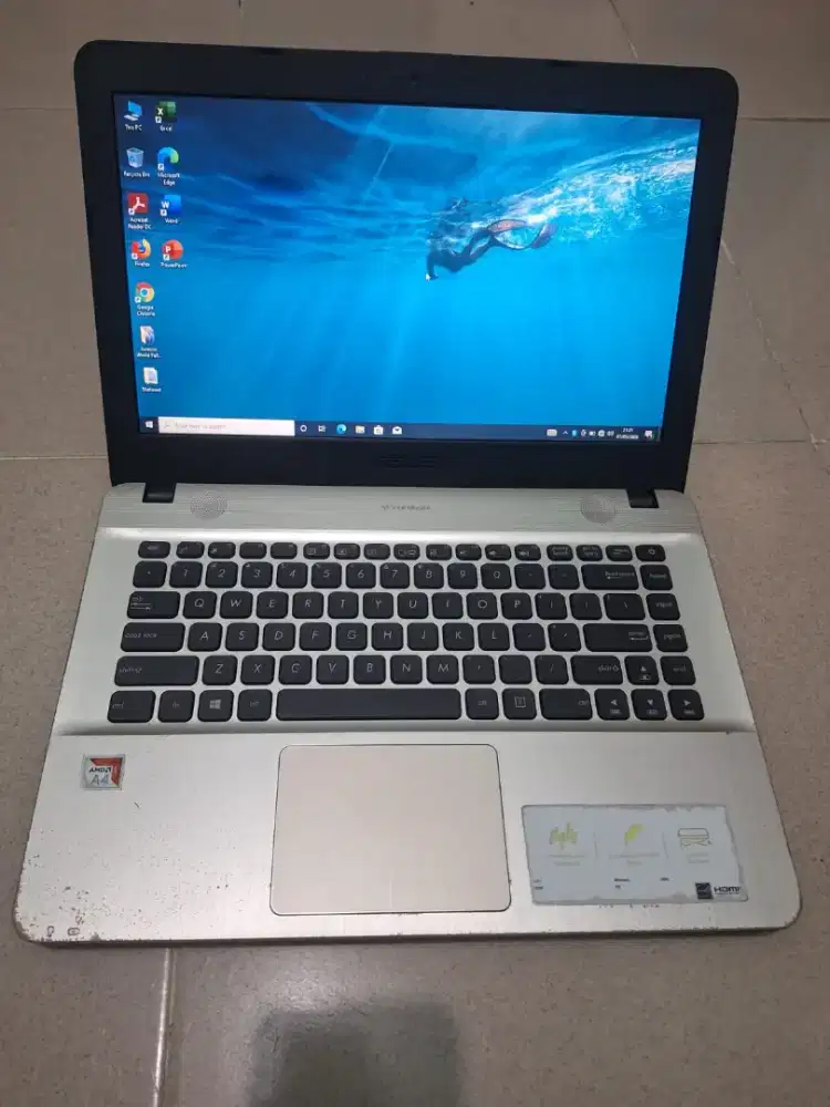 Bismillah dijual laptop Asus amd a4