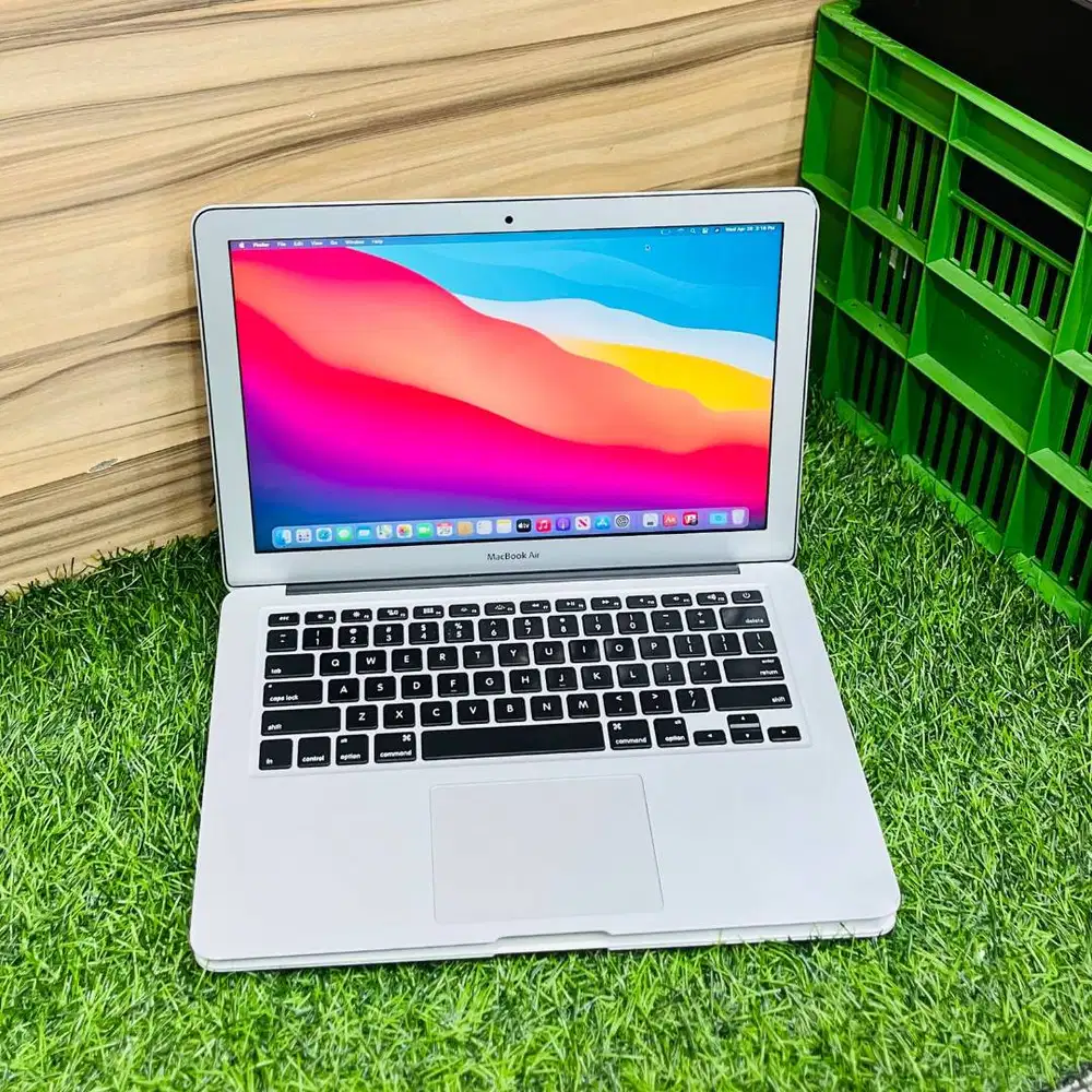 MACBOOK AIR 2017 13 INCH Core i7 Ram 8GB Ssd 256GB *RDC