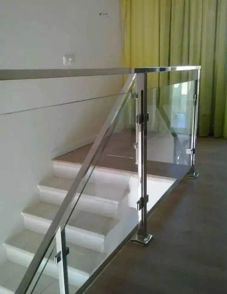 Reling tangga balkon stenlies kaca
